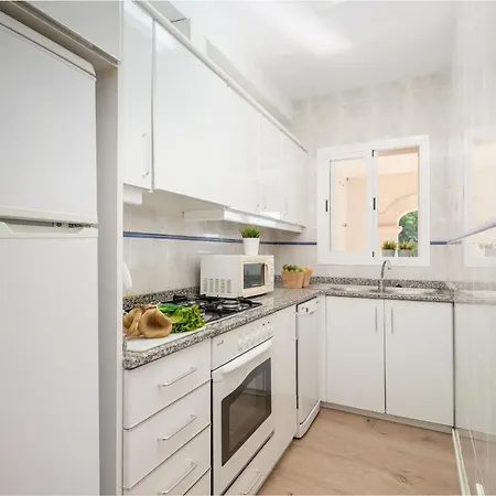 Countess Garden 3-2, Sun Of The Bay 1b, At דירה